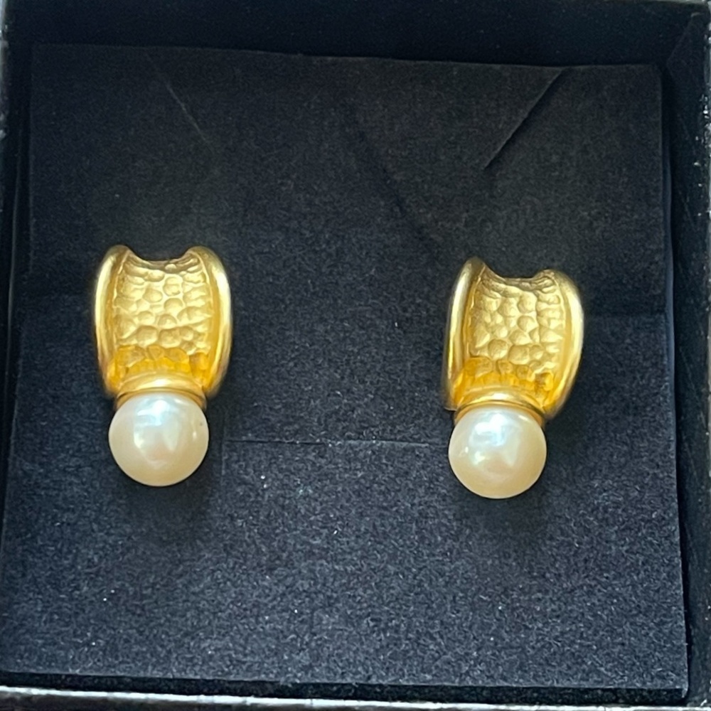Sale‼️Givenchy Earrings Authentic  Gold and Faux Pearl Drop -Preowned